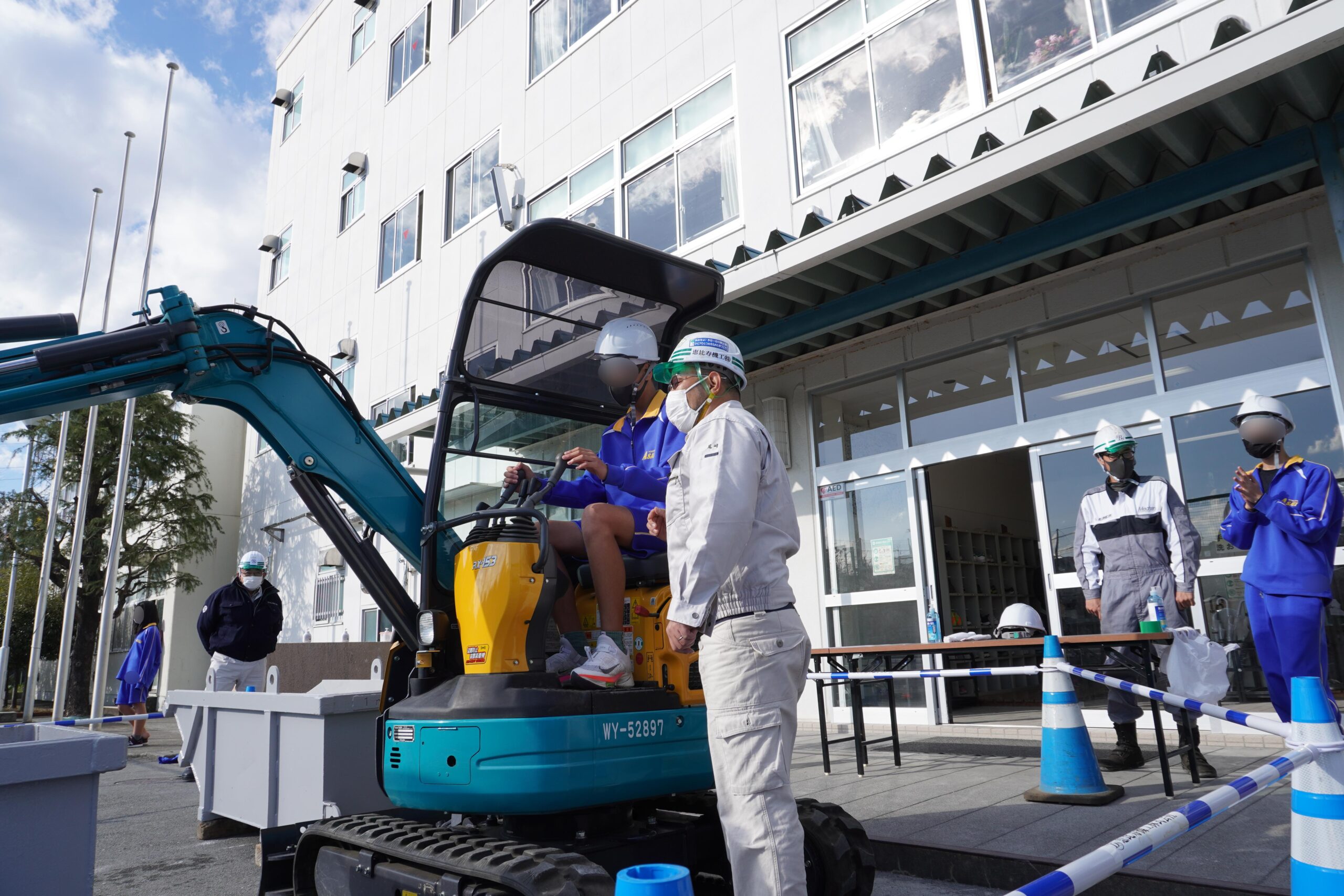 横浜市立旭中学校で体験型の職業講話を開催しました！