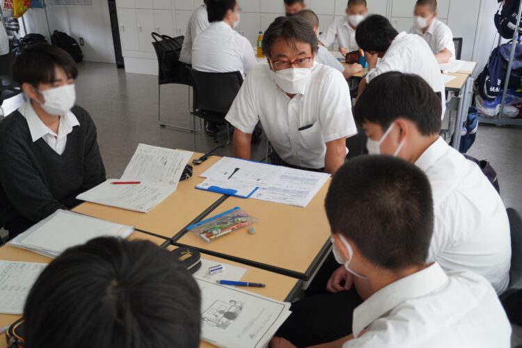 横浜中学校にて開催　新たなキャリア教育プログラム『みらい会議２０２２』
