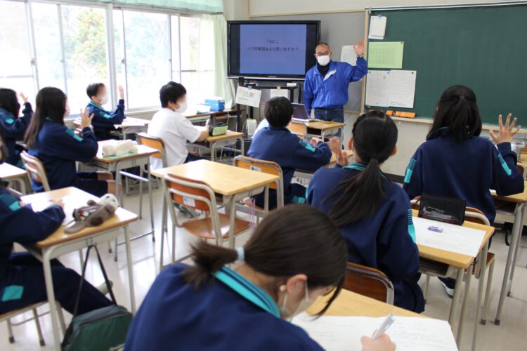 横浜市立茅ケ崎中学校1年生向け職業講話「まちの先生」を開催しました！